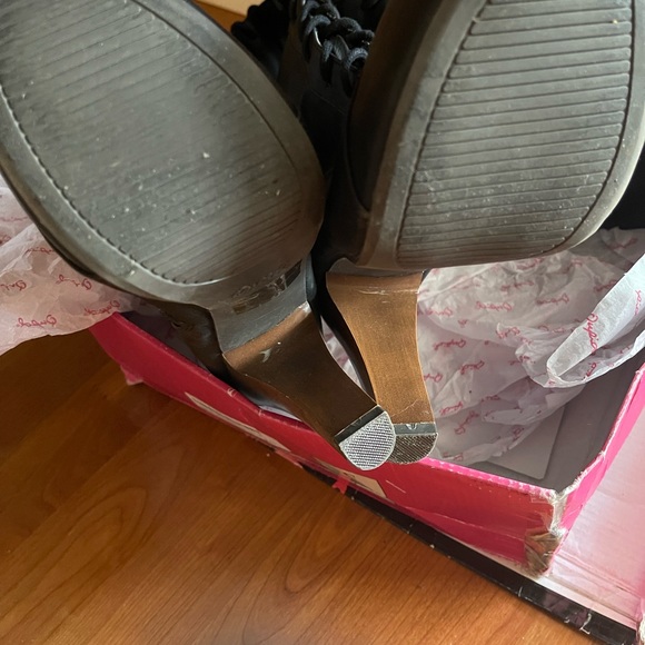 High boots - Picture 1 of 3